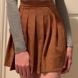 Pleated yellow skirt